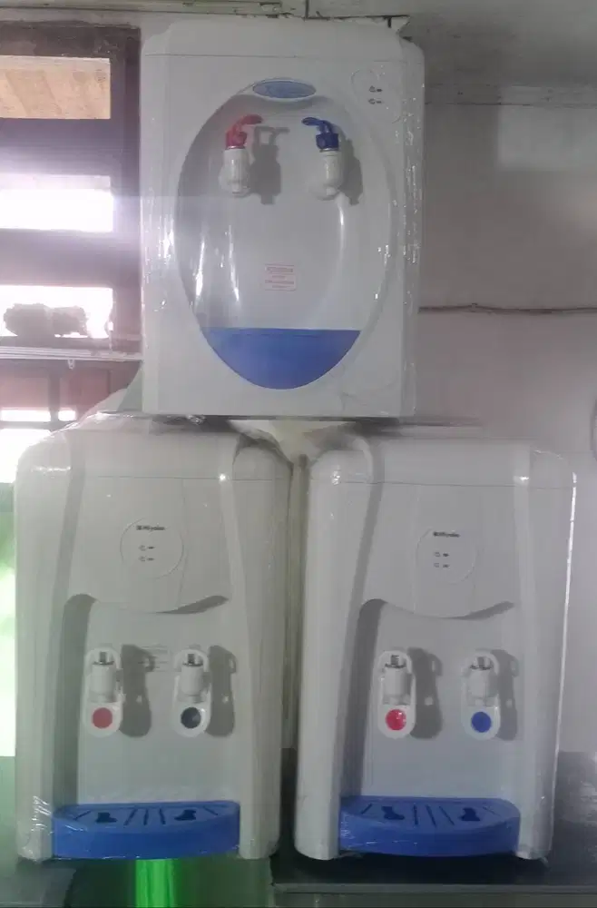 Dispenser panas dan dingin biasa. (bekas seperti baru). Antar alamat