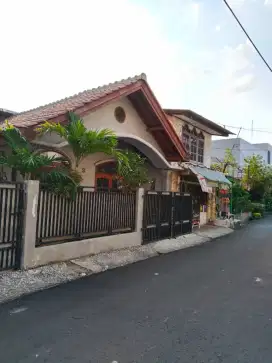 Dijual rumah 2 lantai, bisa utk usaha warung