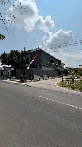 RUMAH HUNIAN MEWAH PLUS KOLAM RENANG PRIBADI SUMBER BANJARSARI SOLO