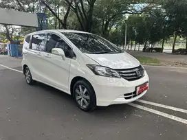 Honda Freed E PSD matic 2010 kondisi mesin body istimewa Fred