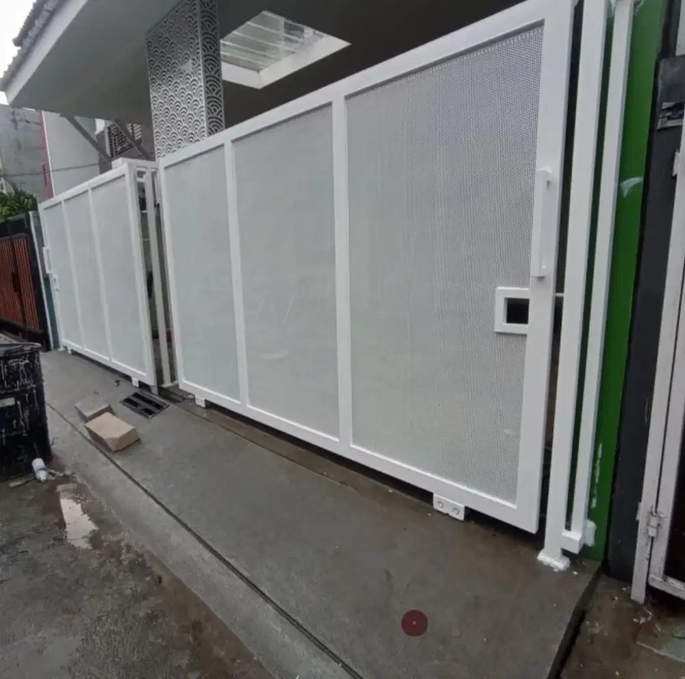 Pintu pagar teras minimalis