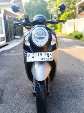 Honda Scoopy 2023 – Hitam Silver, KM 24rb, Bodi Mulus, Harga Nego