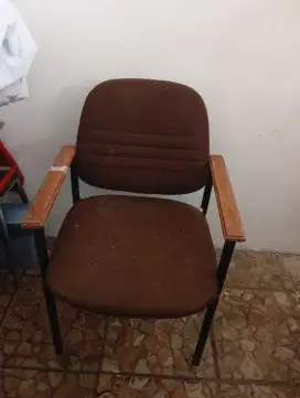 Kursi kerja dan kursi santai