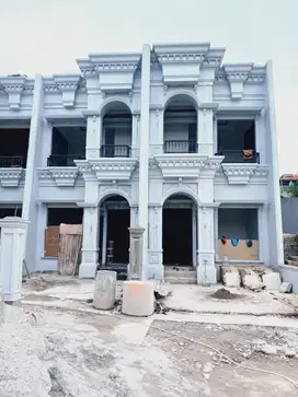 Dijual Rumah Mewah 2 Lantai Pinggir Jalan Dekat RS. HGA