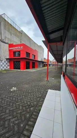 Disewa/dijual rumah usaha komersial strategis Raya Arjuna Surabaya