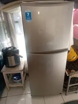 Kulkas merk AQUA 2 pintu second