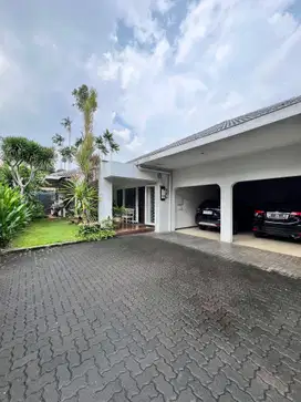 Rumah Cantk 1 Lantai Lokasi Aman Dan Nyaman Halaman Luas Di Kemang