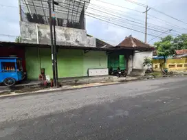 Rumah dengan lokasi strategis disukoharjo cocok digunakan tempat usaha