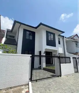 RUMAH IDAMAN DI PUSPITALOKA BSD - RENOVASI BARU - SIAP HUNI!