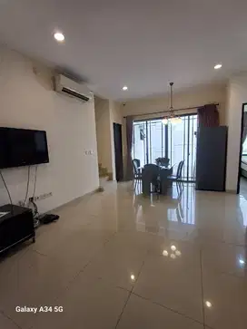 DIJUAL DAN DISEWA RUMAH BOULEVARD GREEN LAKE CITY