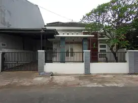 Disewakan rumah full isi cluster elit