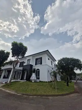 Rumah Baru Classic Modern ada Swimming Pool BSD