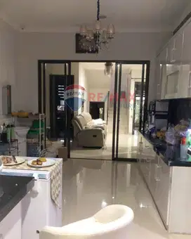 RUMAH FULL FURNISHED DGN DESAIN ELEGAN DI THE GREEN BLOSSOMVILLE - BSD