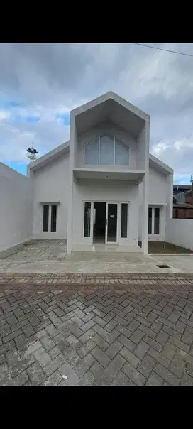 Rumah siap huni tengah kota jember