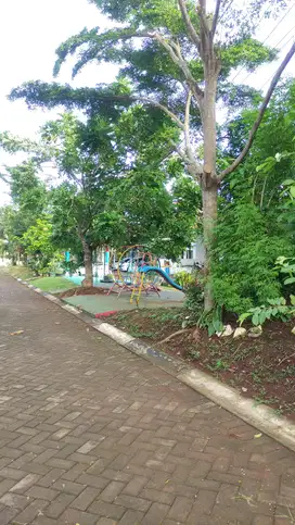 Rumah di Bale Nirwana, Beringin, Ngaliyan, depan Taman Perumahan