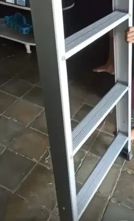 Tangga lipat almini pijakan lebar