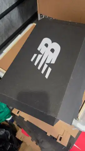 Box Sepatu Branded