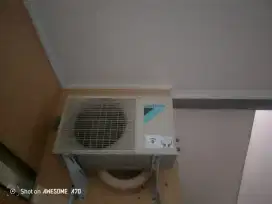 Ac Daikin Thailand 1/2 PK baru 2 bulan + Kulkas 1 pintu merek Polytron