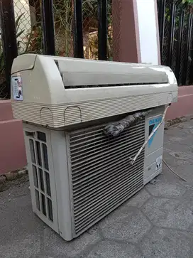 ac 1pk daikin thailnad murah unit aja remot ada.