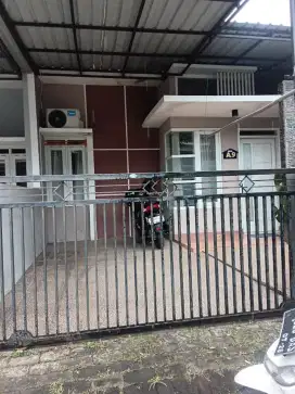 sewakan rumah bulanan ful furnis redy 1 sept Joyogrand Polinema malang