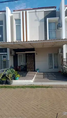 DIJUAL RUMAH SEMI FURNISH KOMPLEKS ROYAL LIVING SEPATAN TANGERANG