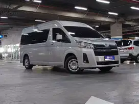 Toyota Hiace 2.8 Premio 10 Seat MANUAL MT Diesel 2023 Silver KM 28RB