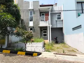 Dijual Komplek Puri Melia Kolmas Ada Taman Depan Belakang Siap Huni