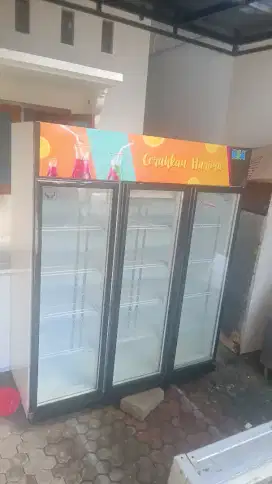 showcase pendingin 3 pintu RSA