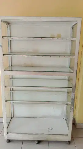 Etalase Kaca TANPA Pintu dengan Roda