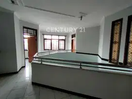 Rumah  2 Lantai Strategis Mainroad Antapani Bandung