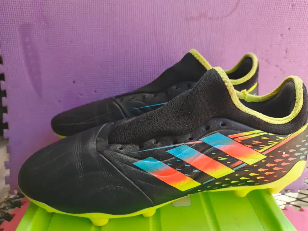 Adidas sepatu bola