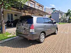 Toyota Kijang Innova 2010 Bensin