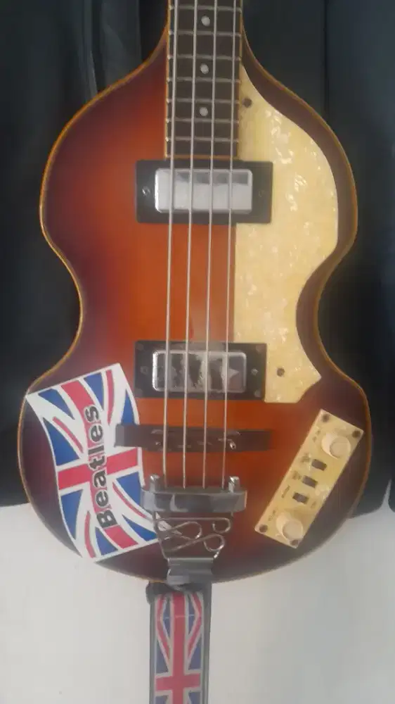 Bass gitar violin