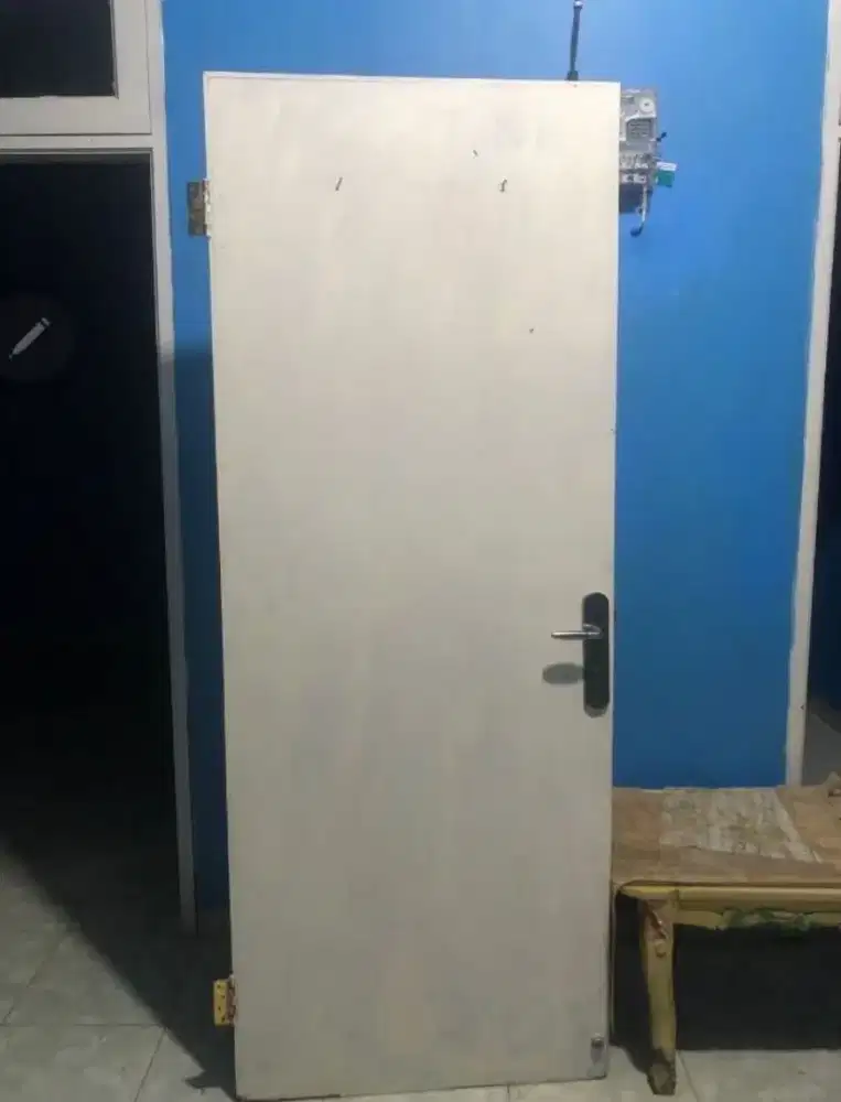 Pintu kayu lapis jati