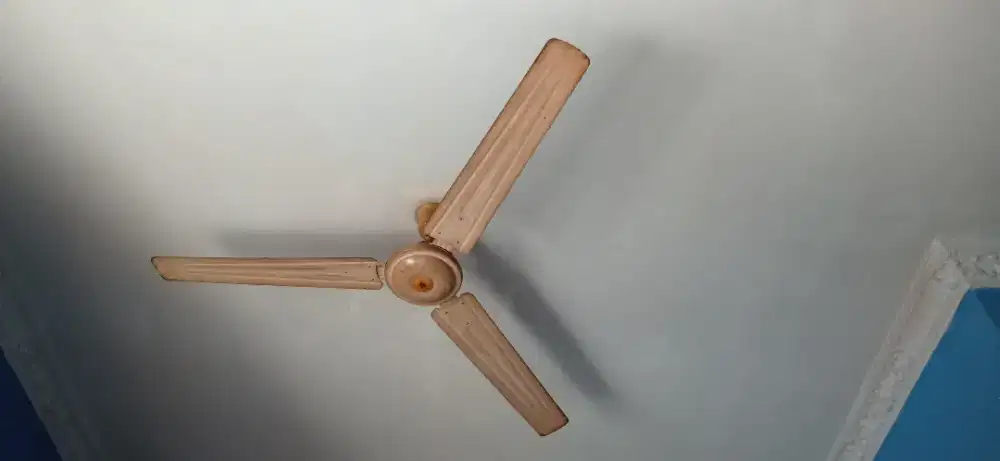 Dua kipas angin gantung besar (besi)