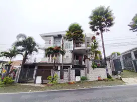 Villa Sejuk dengan Panorama Gunung, Dekat Wisata Cangar & Petik Buah