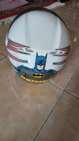 Helm anak-anak bekas