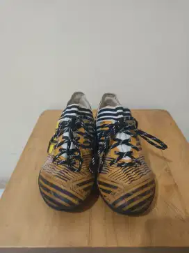 Sepatu futsal anak adidas