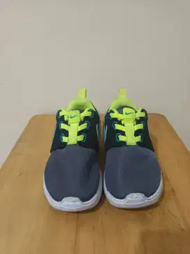Sepatu nike anak rosherun