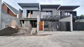 RUMAH FULL FURNISHED, 2 LANTAI, 7 MENIT KAMPUS UPN JOGJA