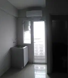 Disewakan tahunan murah apartment studio unfurnish di green pramuka