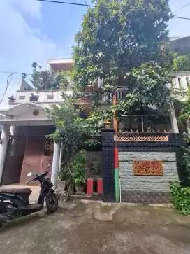 Dijual rumah 2 1/2  lantai di perumahan permata hijau permai Bekasi