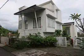 Rumah villa twrawat Bagus di bukit dago utara bandung