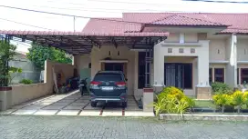 Di jual rumah dalam kompleks