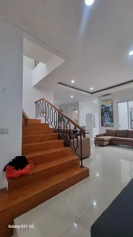 RUMAH SEWA BARU DI CAT DI GREENWICH BSD UNIT BAGUS HARGA TERBAGUS