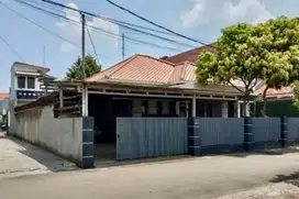 Dijual CEPAT RUMAH GAYA TROPIS DI KAWASAN STRATEGIS DEPOK!