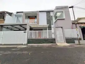 Rumah depan taman, garasi 2mbil, air sibel, 2 lantai LT 156m,LB 230m