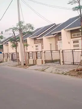 Rumah Depan Jalan Utama Cocok untuk Usaha