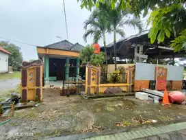 RUMAH DI KELURAHAN LASEM, SIDAYU GRESIK