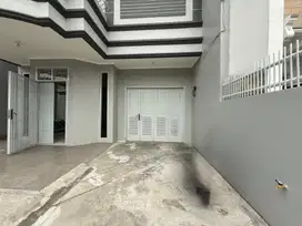 Rumah 2 lantai Taman Ratu dekat Greenville Kedoya Jakarta Barat
